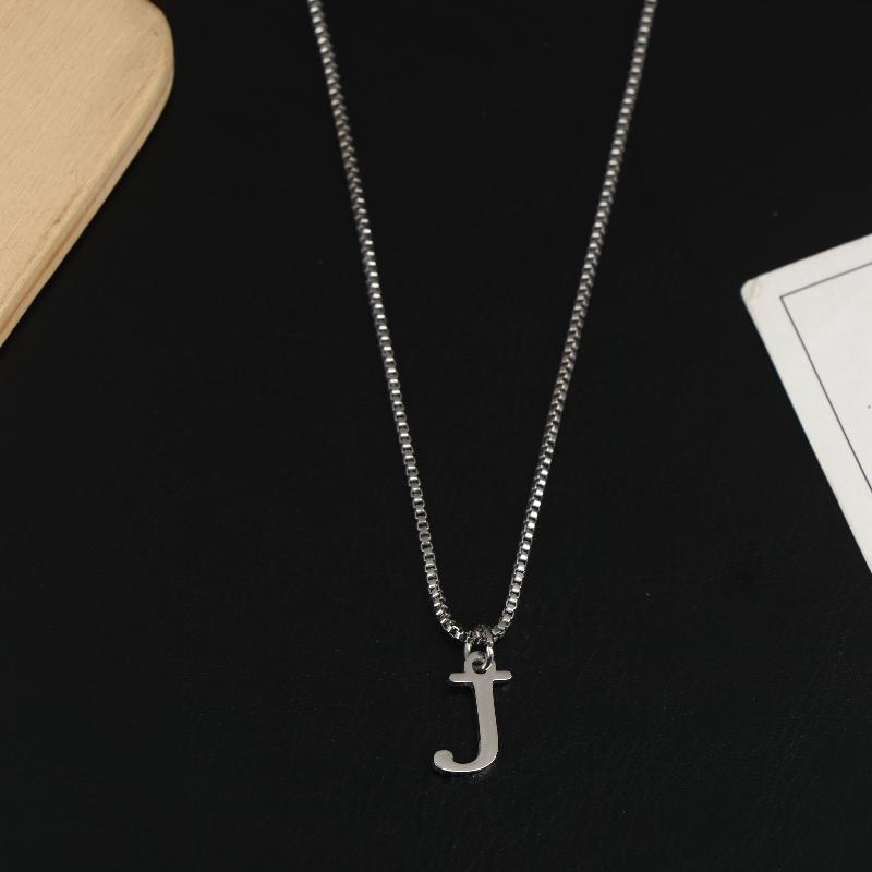 Naszyjniki z wisiorkami z literami A-Z Stal nierdzewna Prosty naszyjnik Stylowy Dla Kobiet Mężczyzn Codzienna biżuteria Prezenty