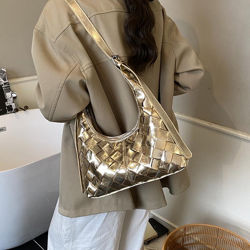 Woven bag women's large capacity 2025 new autumn and winter versatile shoulder underarm bag casual high-end foreign-style dumpling bag