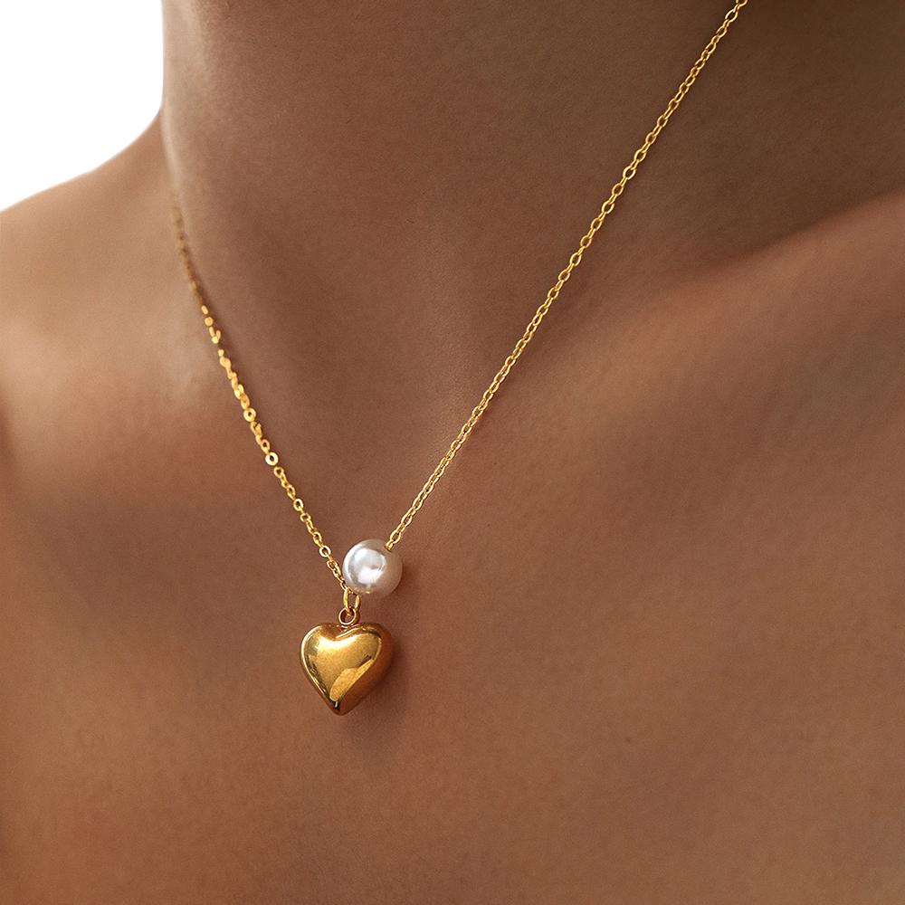 Stainless Steel Necklaces White Imitation Zircon Love Heart Shape Exquisite Elegant Design Pendant Necklaces For Women Zircon