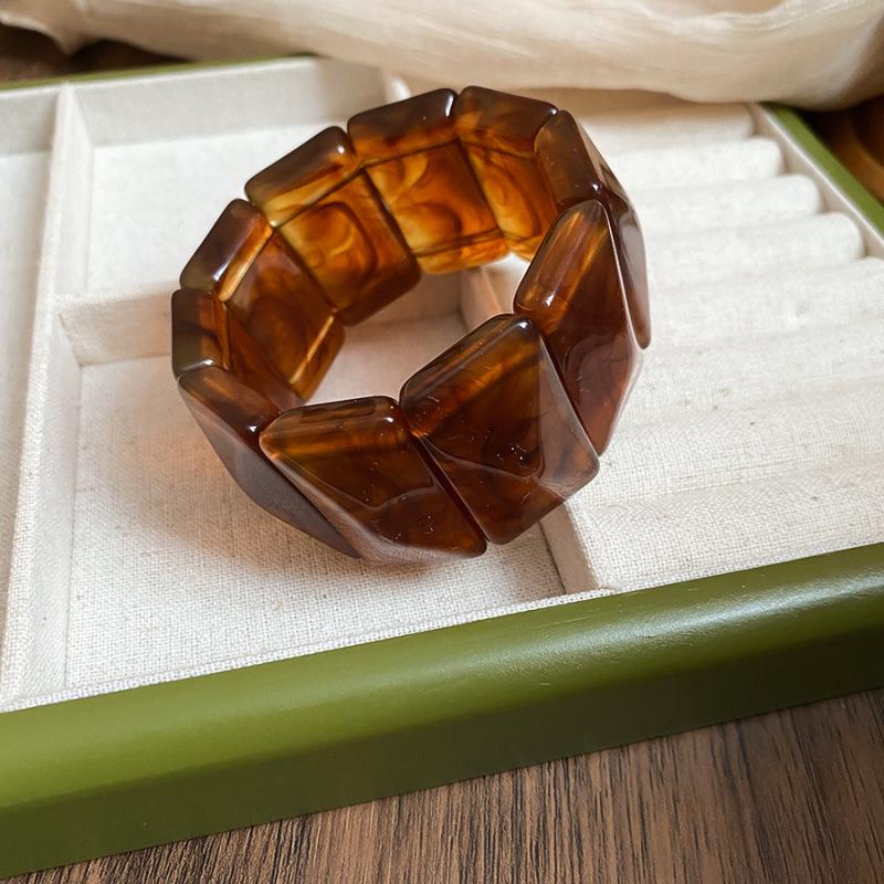 Acrylic Ombre Rectangle Bracelet: Retro Vacation Style, Fashionable, High-End Hand Jewelry.