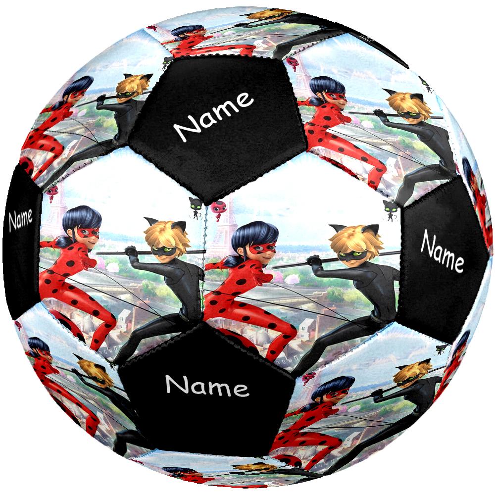 Pallone da Calcio Personalizzato con Nome, Tema Miraculous: Le Avventure di Ladybug e Chat Noir, Taglia 5, Adatto sia per Partite Indoor che Outdoor, un Regalo Adatto a Tutti.