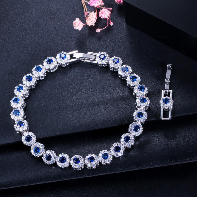 Elegant European and American Zircon Platinum Bracelet