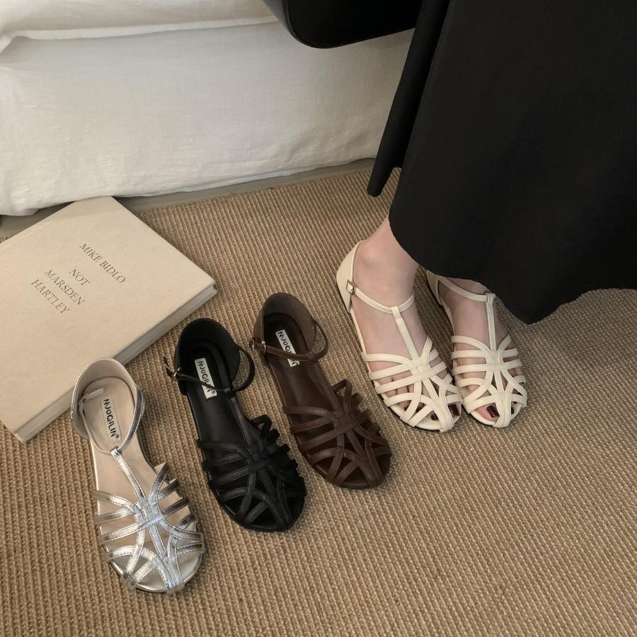 French flat-bottomed bag head sandals women's 2025 summer new Korean version casual one-word buckle Roman sandals