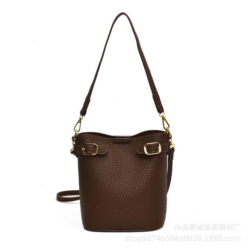 Casual and Simple Portable Mother and Child Bag, Women's Fashion Large-capacity Bucket Bag, European and American Retro Shoulder Messenger Bag.