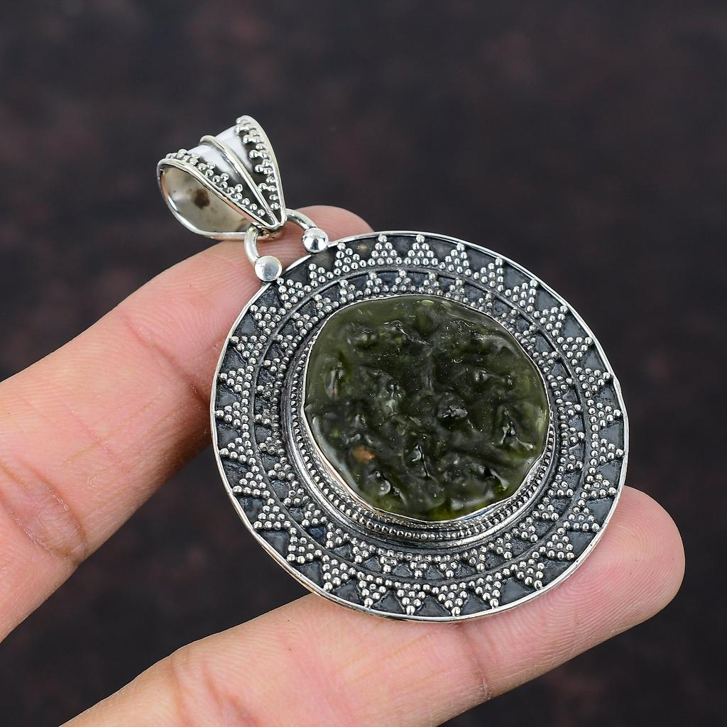 Wisiorek z moldawitu, ręcznie robiona biżuteria z kamieni szlachetnych, zabytkowy wisiorek ze srebra próby 925, biżuteria z moldawitu, prezent dla niej, najnowszy projekt wisiorka