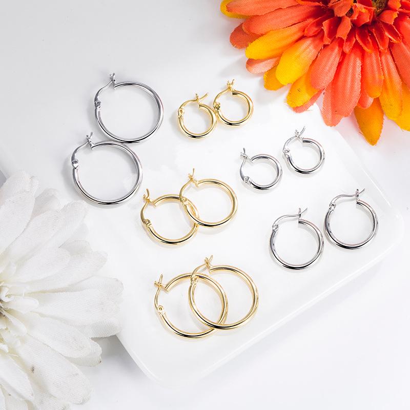 European & American Fashionista Statement Large Hoop Earrings: Women's Stylish Korean Minimalist Versatile Round Circle Studs