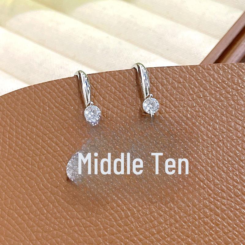Red Four-Leaf Clover Earrings for Women - High-End, Fashionable Silver Jewelry with Chic Fragrance Style.