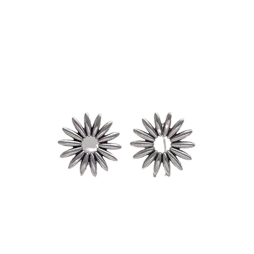 

Hip Hop Radial Flower Earrings Chic Big Flower Dangle Drop Earrings Flower Pendant Ear Stud Women серебряный