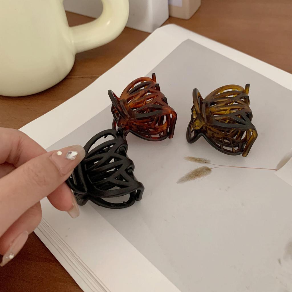 Black Amber Frosted Half-Clip Shark Hairpin for Women