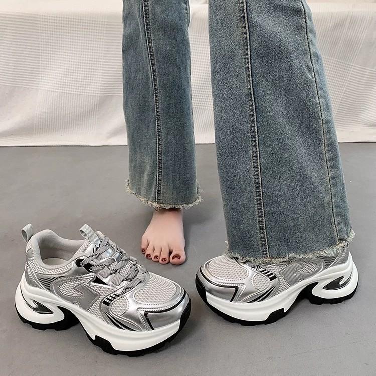 Chaussures de papa populaires femmes 2025 été nouvelles polyvalentes à semelle épaisse petite taille homme augmentation de la taille maille respirante chaussures de sport décontractées