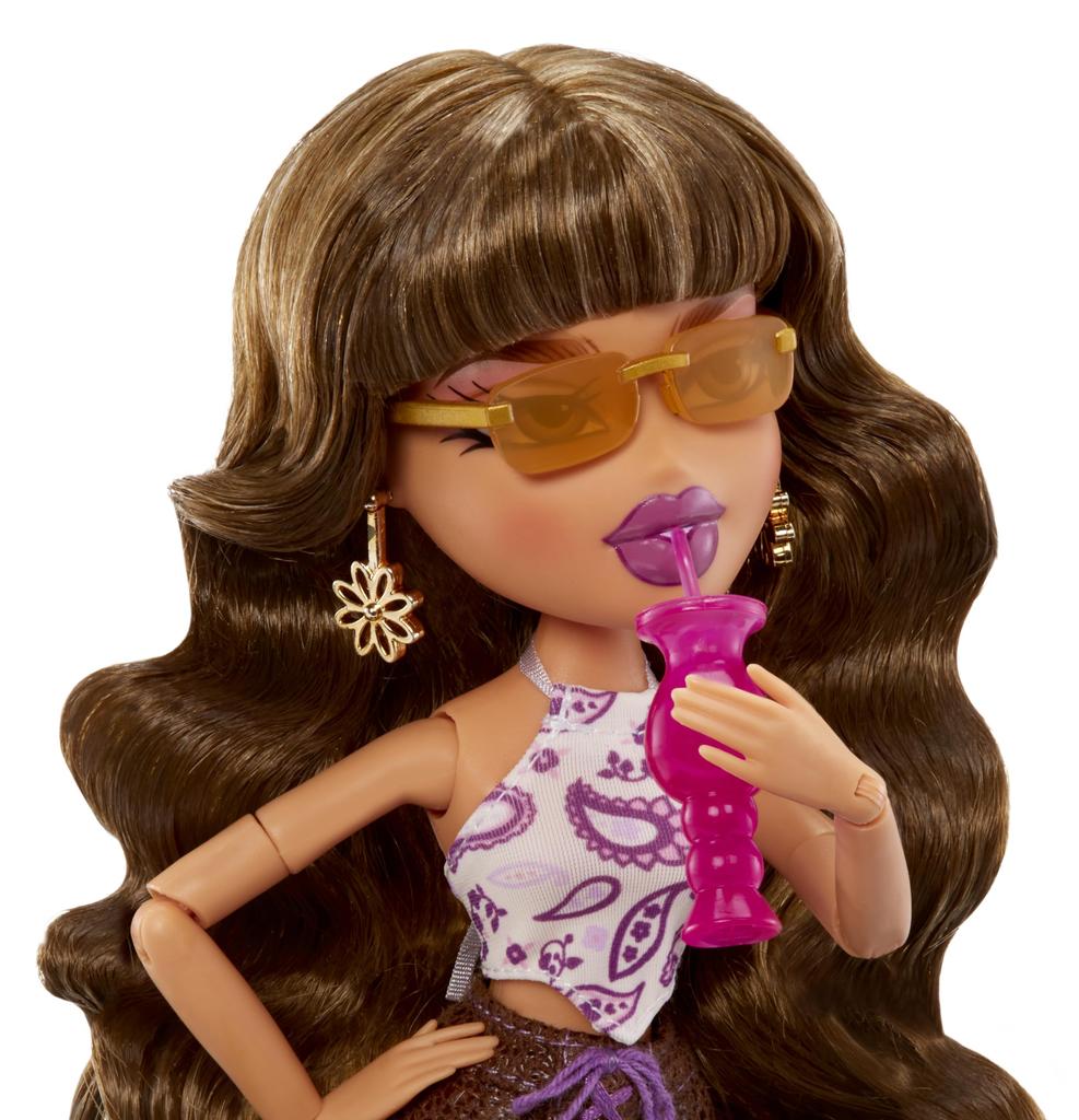 Bratz Alwayz Yasmin Fashion Doll with 10 Accessories and Poster (Bratz, articulated doll for collection and gift)