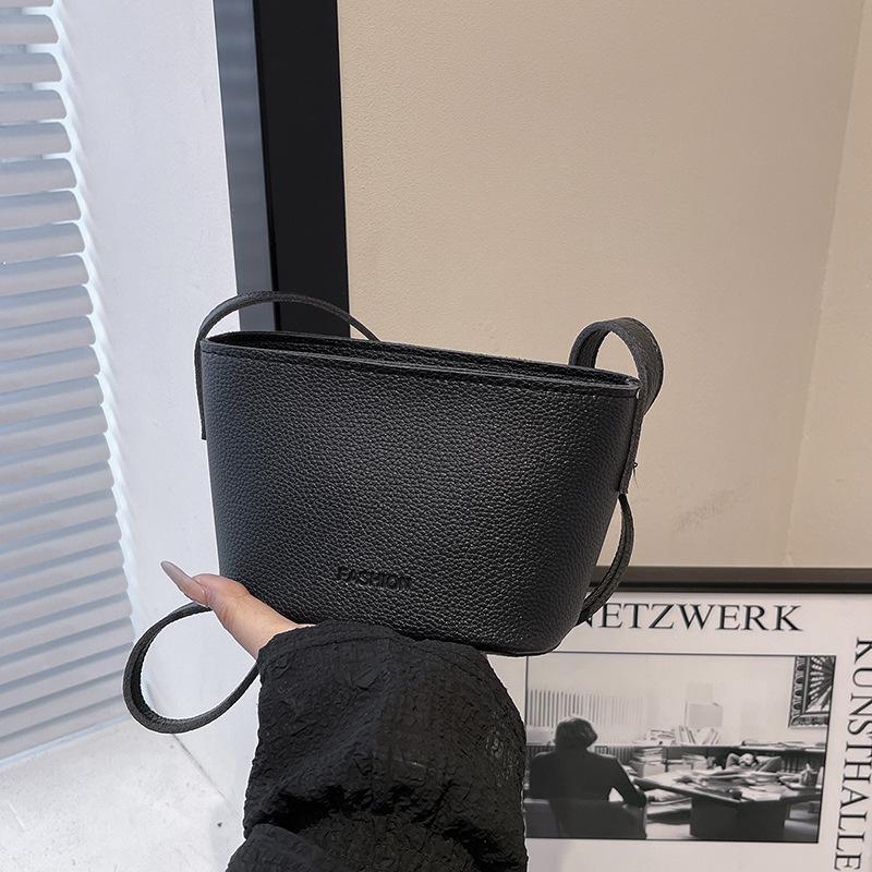 2025 new fashion lychee pattern shoulder bucket bag foreign style simple personality versatile model popular messenger temperament women