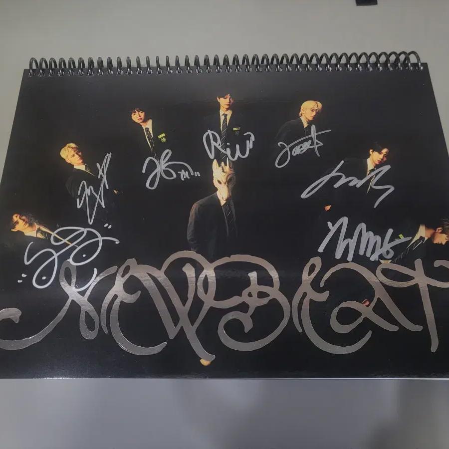 

Альбом Newbeat Sign