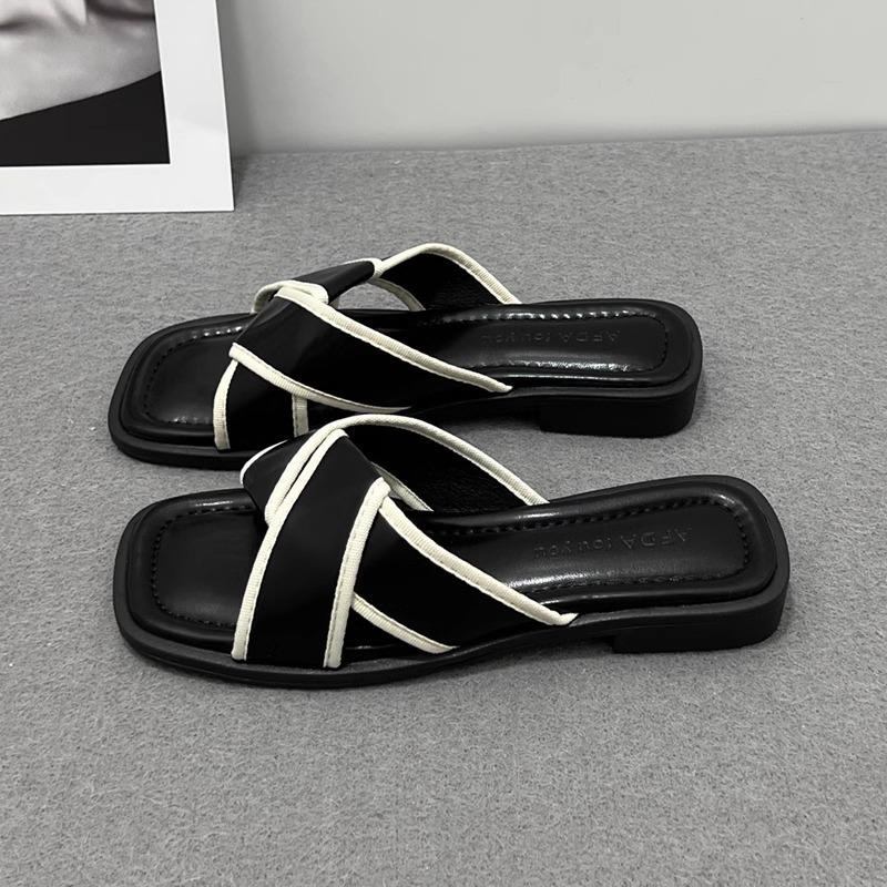 Französische High-End-Cool-Slipper mit flachem Boden für Damen-Sommerbekleidung 2025 neue vielseitige Strand-Sandalen mit dicker Sohle und weicher Sohle für Damen