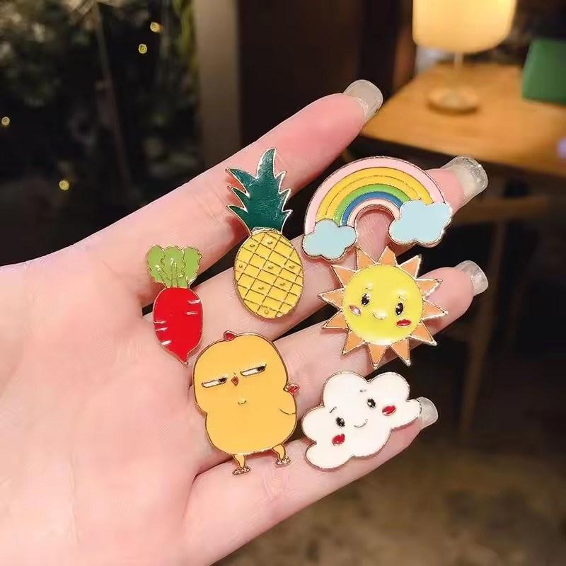 10/20/30/40/50Pcs Enamel Pin Badge Random Cute Animal Plant Metal Brooches Backpack Lapel Badges Women Kid Jewelry Accessories