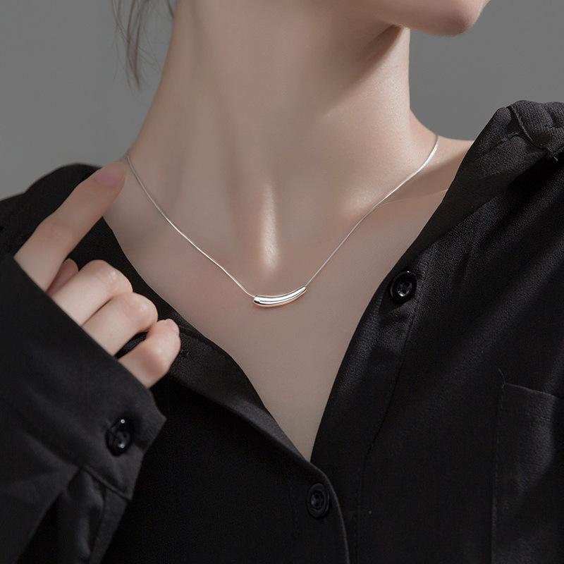 

Stainless Steel Metal Irregular Wrinkled Pendant Necklace for Women Fashion Gold Color Short Clavicle Chain Necklaces Zircon