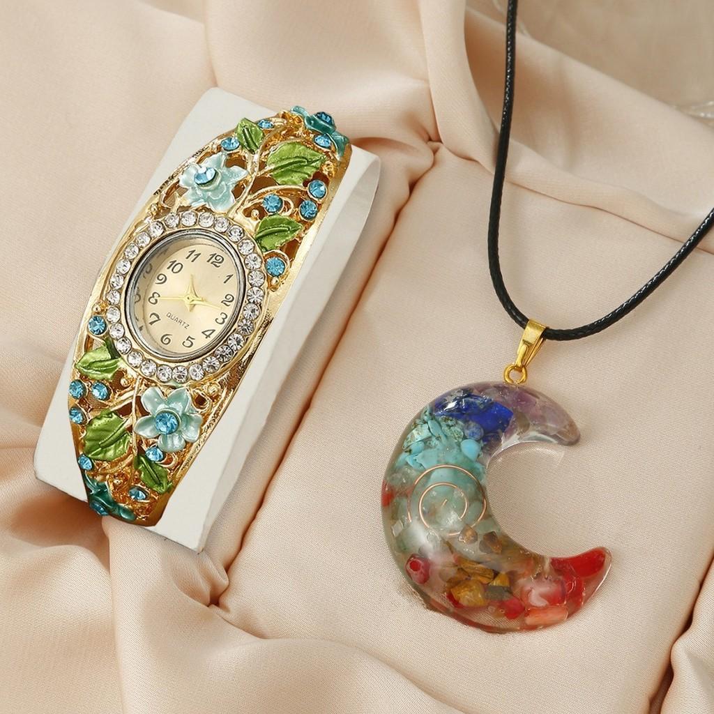 Vintage Palace Style Flower Pendant Watch For Women With Quartz Movement And Alloy Band