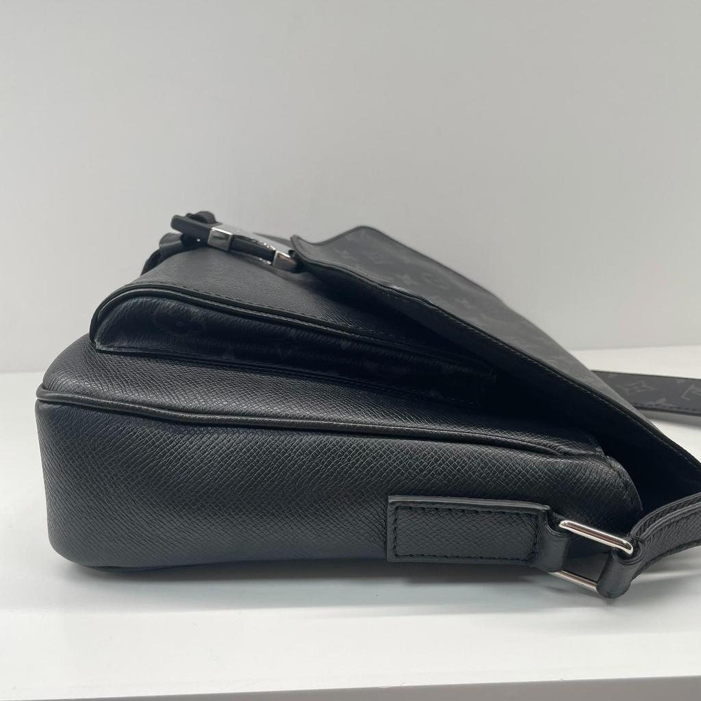 [Pre-Owned] New Monogram Spring Clip Canvas Leather Messenger Bag - Excellent #W8RHI6