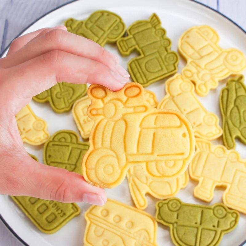 8Pcs Cartoon Transports Vehicle Pattern Cookie Cutters Pressable Biscuits Mold