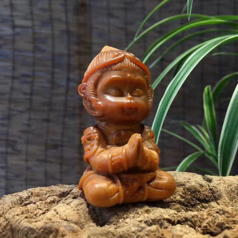 Taihang Cliff Cypress Sun Wukong Sculpture: Creative Solid Wood Monkey Desktop Ornament