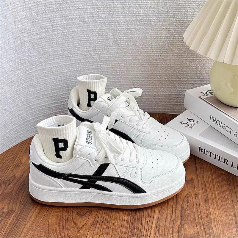 Hong Kong style couple shoes niche low-top bread shoes ins stream 2025 spring new versatile sports and leisure board shoes