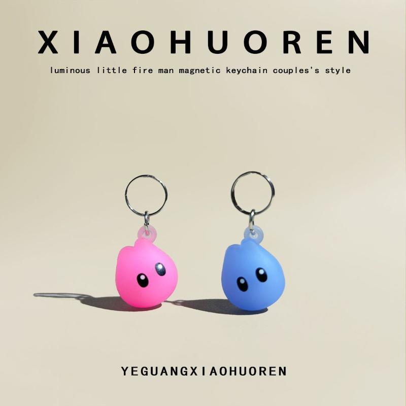 2/4Pcs Keychains Hanger Magnetic Key Holder Couple Cute Bag Pendant Hanging Accessories Key Ring Rack Gift Home Decor