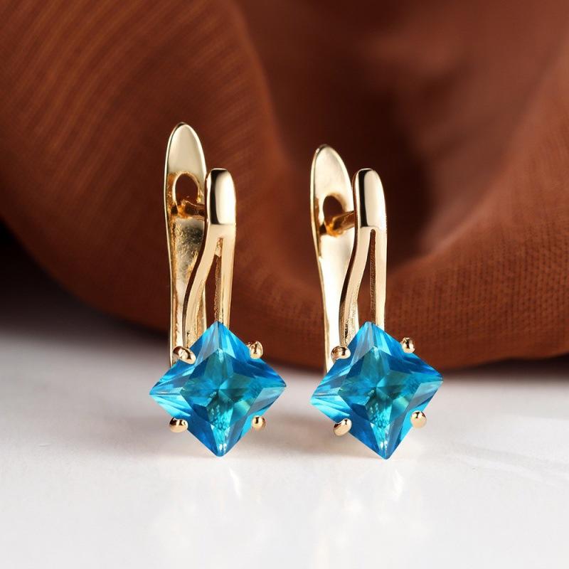 Spring and summer trendy models, hot-selling simple atmospheric design niche rhombus diamond earrings