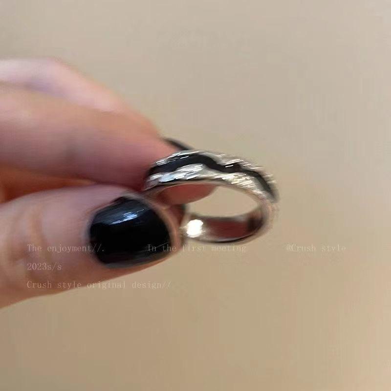 

Черное кольцо с открытой шинкой в виде капли глазури, женское летнее нишевое дизайнерское кольцо высокого класса, кольцо на указательный палец, модная индивидуальность, универсальное кольцо