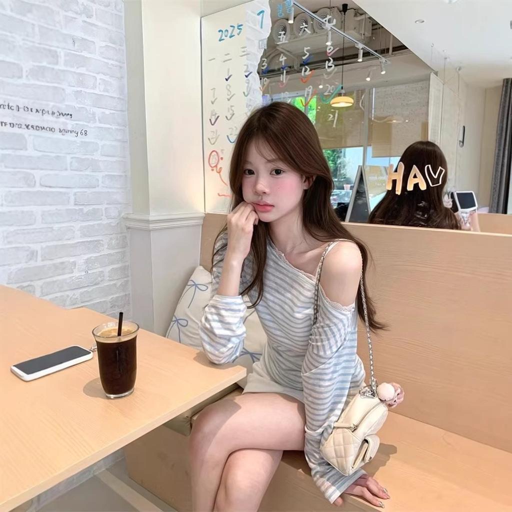 Gentle and sweet wind lace splicing slanted shoulder long-sleeved T-shirt women's spring Korean age-reducing chic striped off-shoulder top