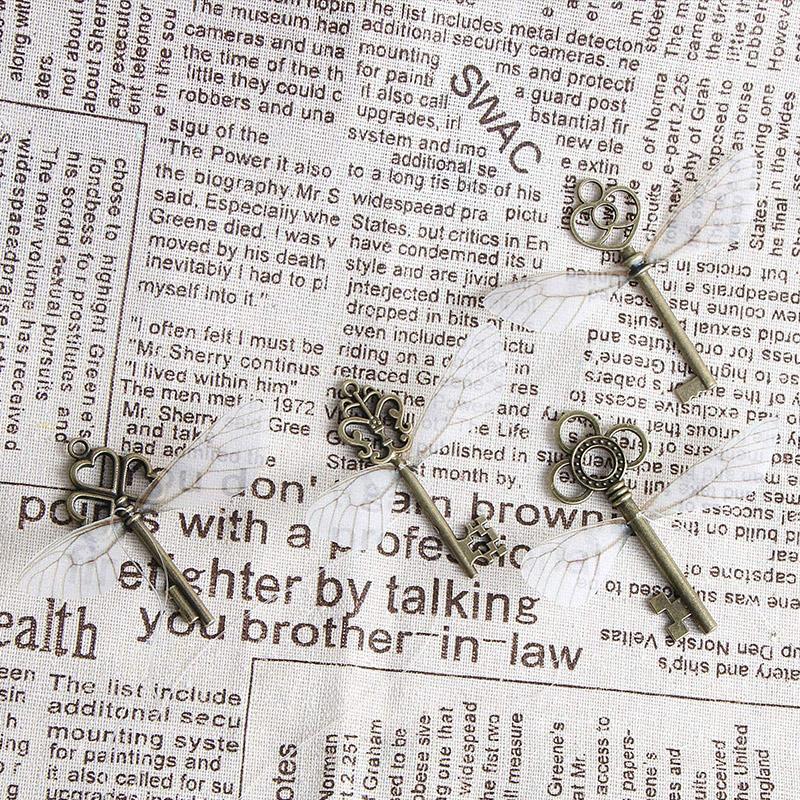 Vintage Skeleton Keys Flying Key Charms With Dragonfly Wings Diy Realistic Effect For Room Christmas Wedding Party Decoations