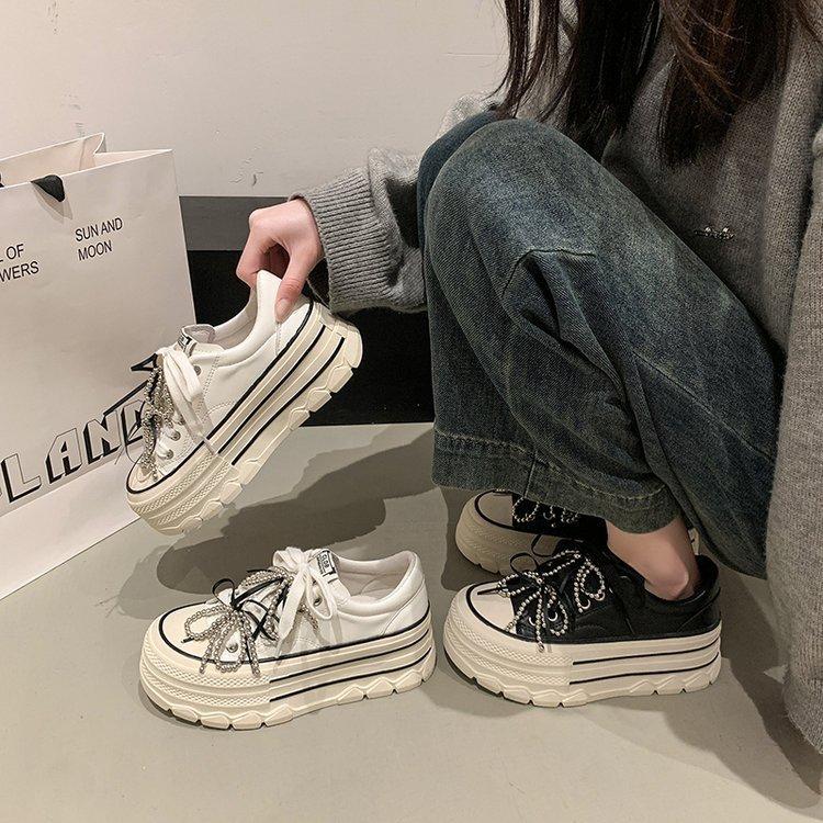 Bow beaded white shoes women's thick-soled muffin shoes 2025 spring new small height-increasing shoes casual board shoes