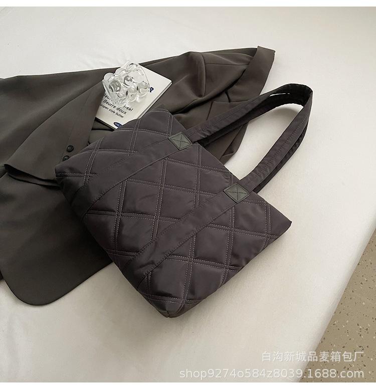 

ins new diamond embroidered thread tote bag women s versatile commuter shoulder bag fashionable large-capacity nylon handbag серый
