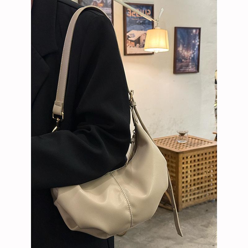 Soft leather large capacity dumpling bag women's 2025 new retro high-end niche commuter shoulder messenger bag