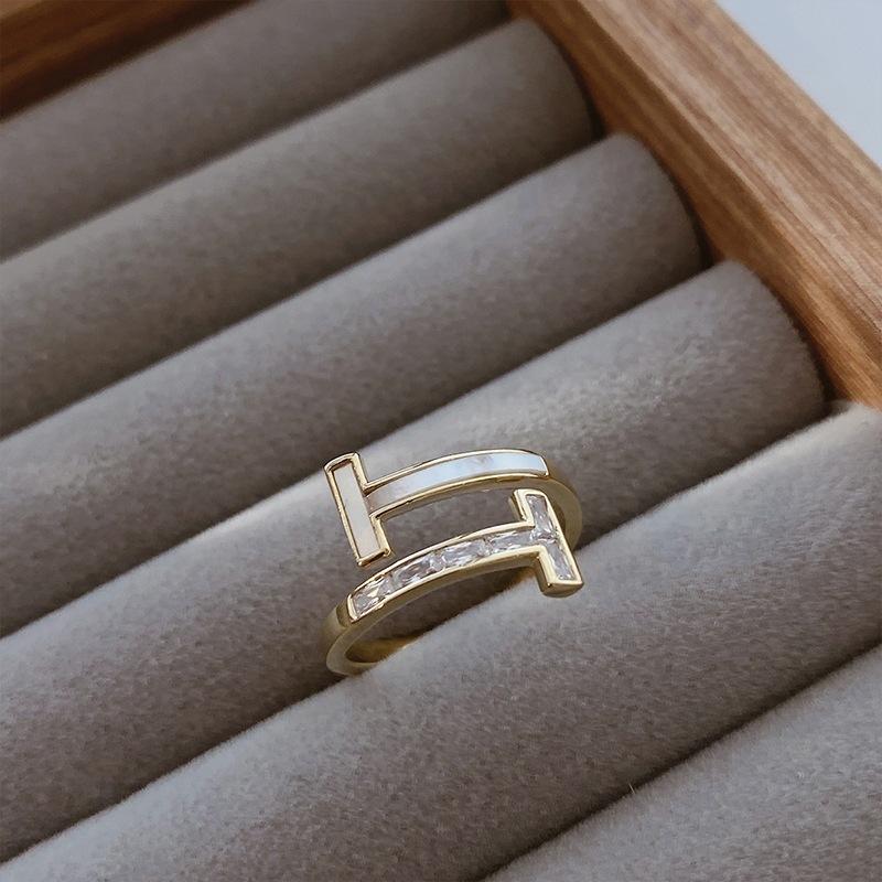 

Trendy Adjustable Open Ring With Stunning Shell Inlay And Water Embellishments Diamond