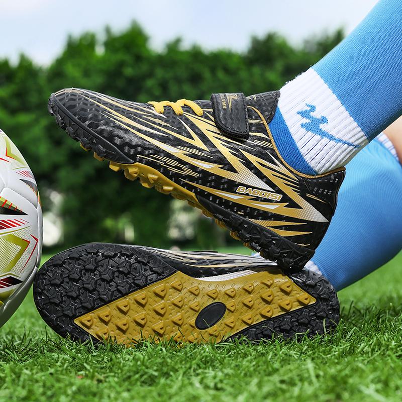 Gutter/Barn Gummi Sklisikre Korte Pigger Borrelås Snøring Kunstgress Fotballsko for Gutter