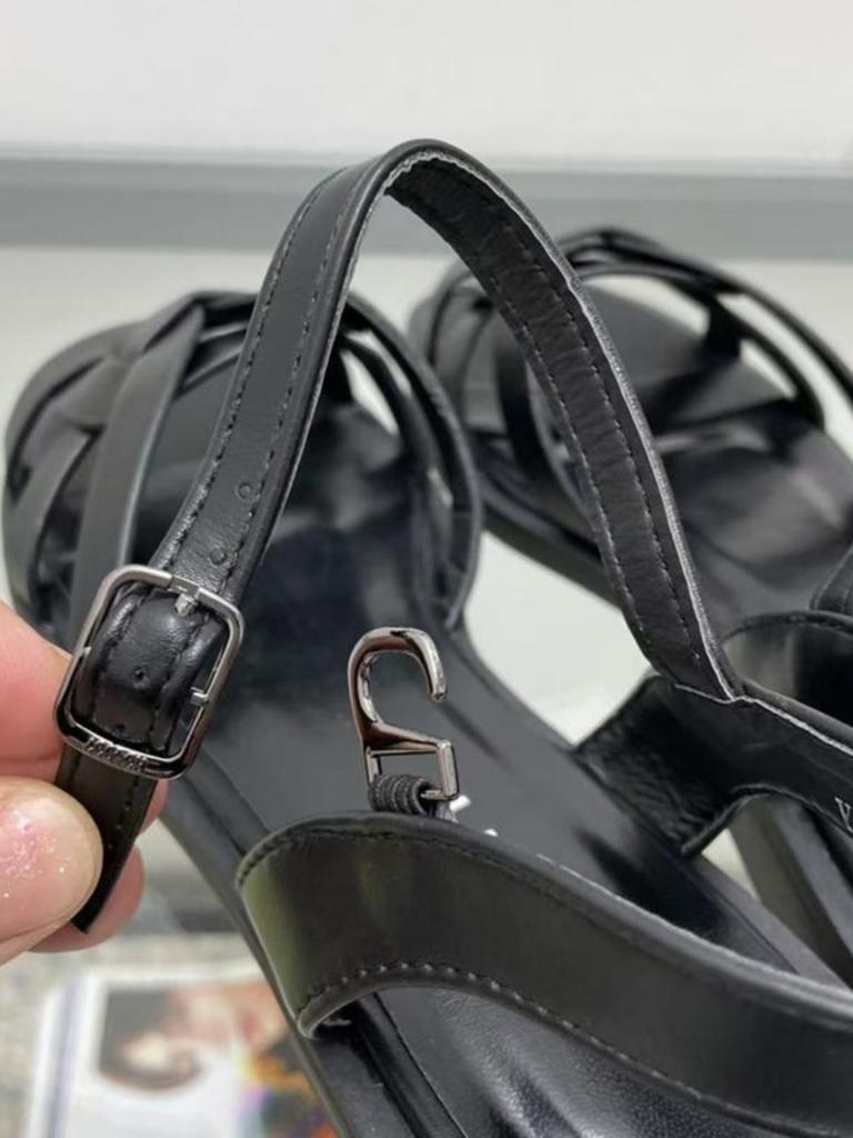Moda Moda Zapatos de Mujer 2025 Sandalias de Playa Cruzadas Versátiles Tacones de Verano Lujo Confort Planas Niñas Gladiador Nuevos Escándalos Casual Rom