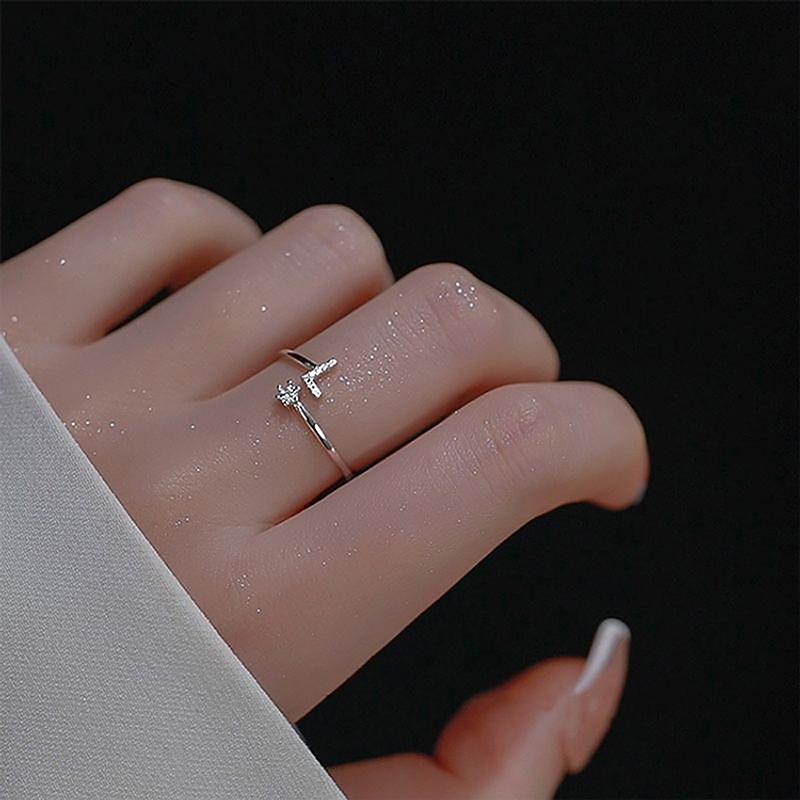 Glänzender Ring mit 26 Buchstaben, verstellbar, mit Initiale zum Öffnen, Charm-Schmuck, Geschenk