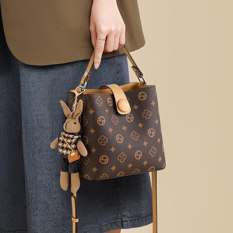 Bucket bag New summer women's bag Portable mother bag Versatile high-end single shoulder commuter messenger bag