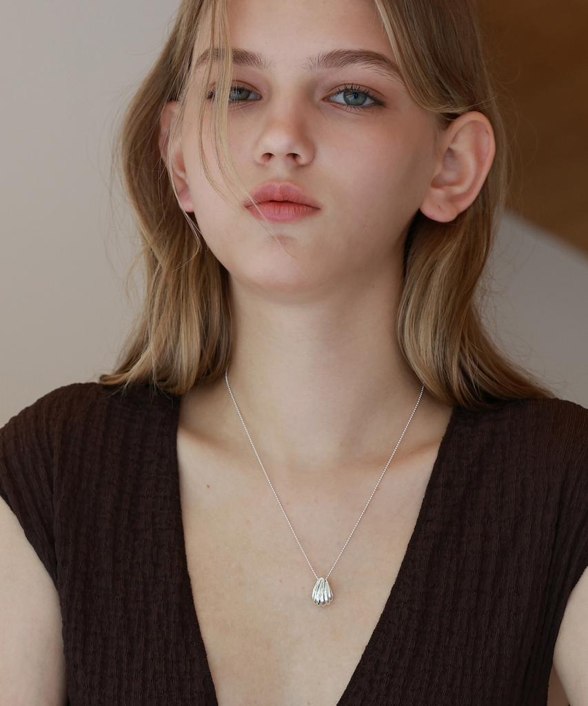 Reindeer Murmur Necklace 05