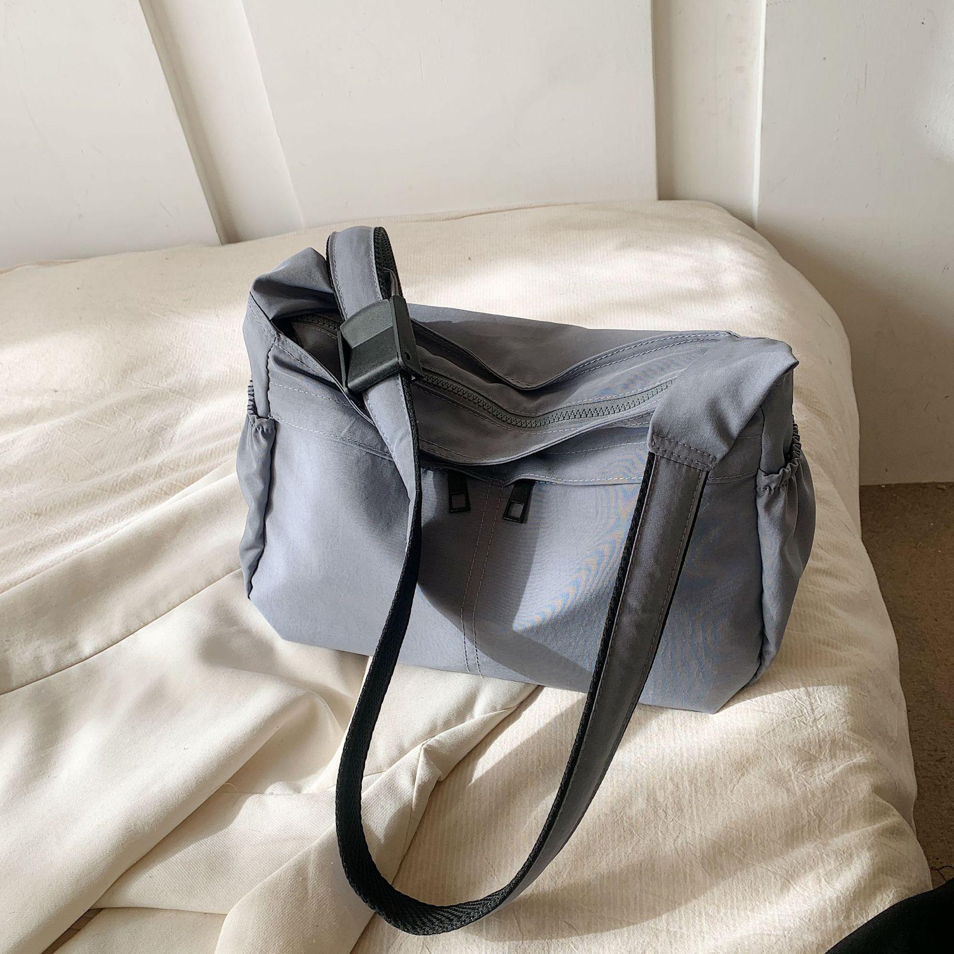 

Нова полотняна сумка 2024 року водонепроникна та легка сумка на плече з кількома кишенями і великою місткістю, повсякденна універсальна жіноча сумка-месенджер синій