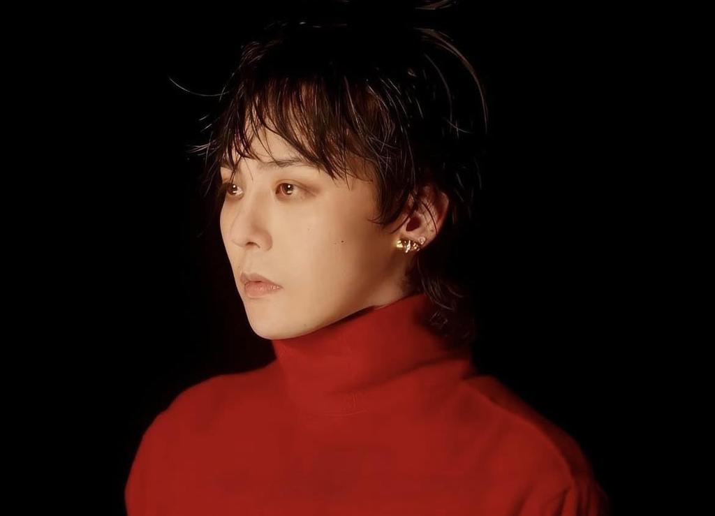 BIGBANG G-Dragon Übermensch Ubermensch 3rd Album with Tracking Sealed GD Beyond-Man (Photocard Version)