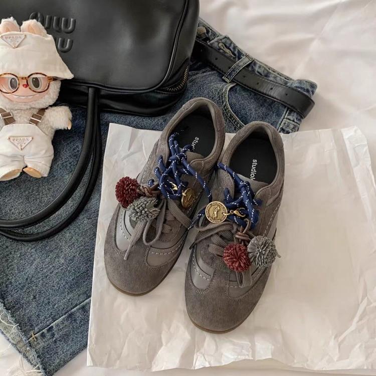 

Ретро цветовая гамма, повседневные кроссовки для моральной подготовки, женские, осень 2025, новые, модные, универсальные, с высокой ценностью, с бахромой, на шнуровке, белые туфли 40 серый