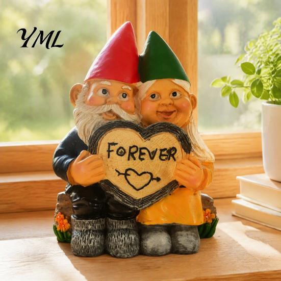 Cute Dwarf Figurines with Heart Sign Garden Gnome Couple Figurine for Outdoor Decoration, Resin Sculpture Patio Yard Waterproof Decorations Lawn Porch