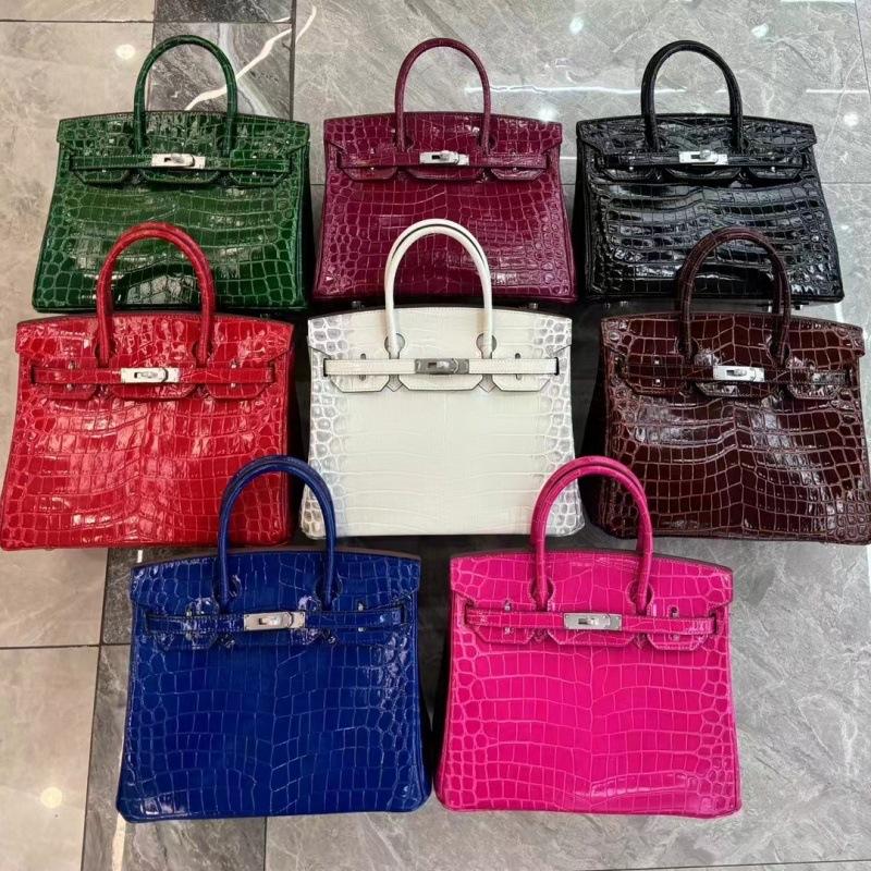 This Crocodile-patterned Cowhide Women's Bag Is a Fashionable Hand-shoulder Crossbody Bag with a Sense of Luxury and Elegance