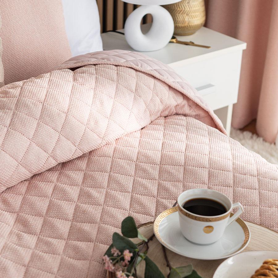 MOLLY Decorative bedspread 170x210cm - powder pink for a romantic bedroom