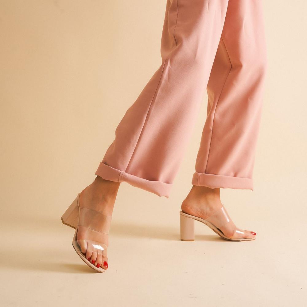 

Женские прозрачные тапочки на коротком каблуке телесного цвета