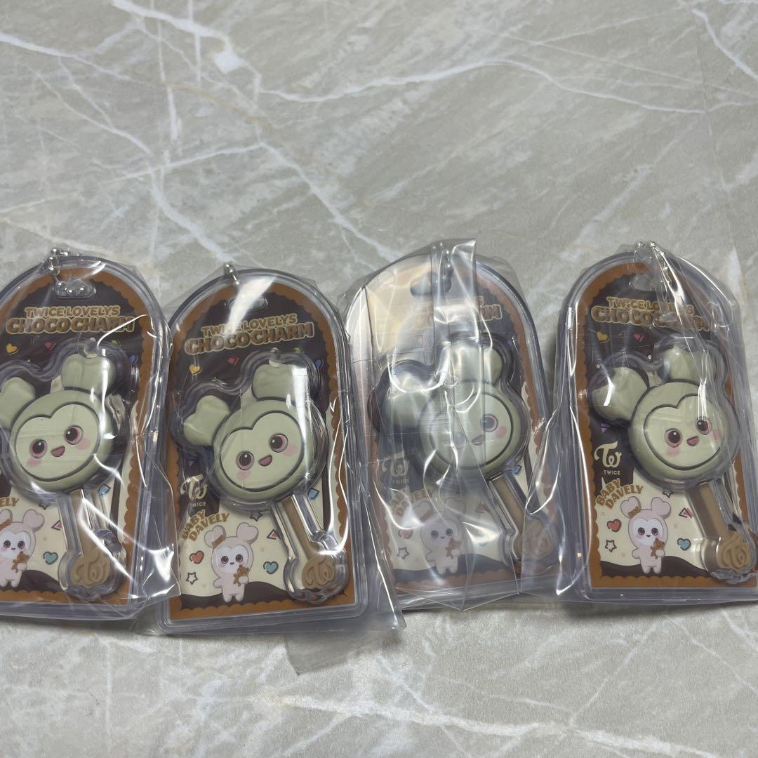 

[Б/У] TWICE LOVELYS Печенье в шоколаде и Шарм Дахён