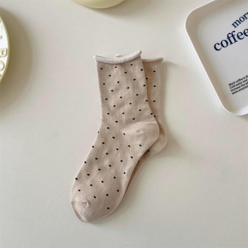 The Gentle and Sweet Spring and Summer Cream-style Mid-calf Socks for Women in An Ins Style, The School Pile Socks