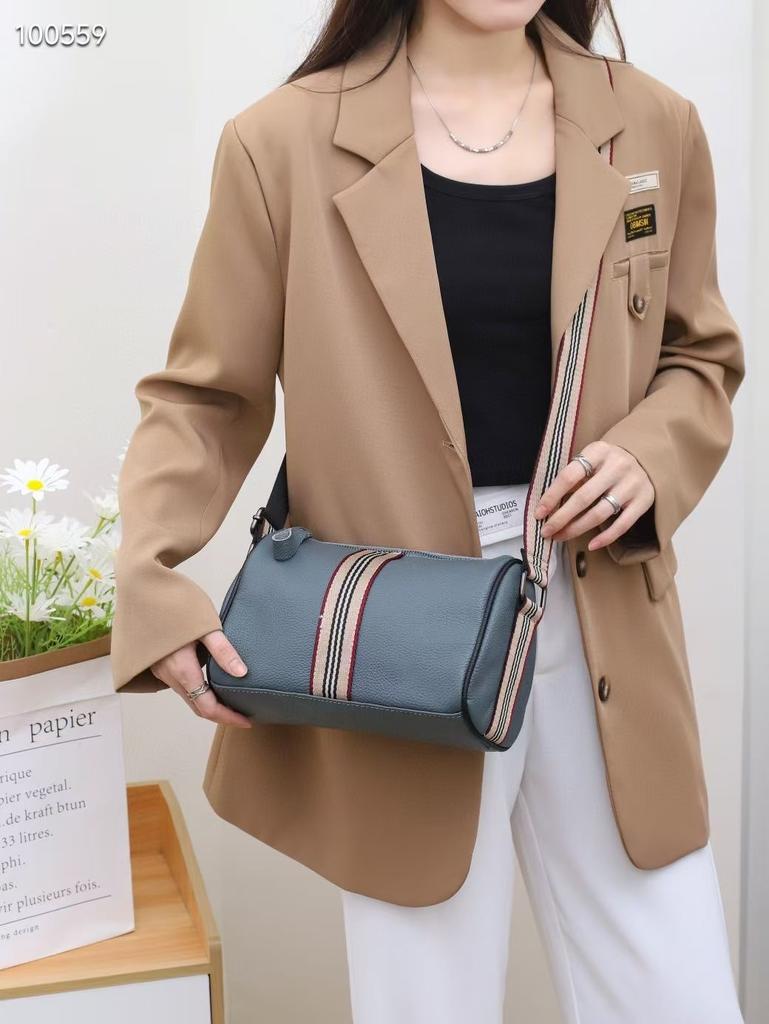 Factory fashion leather bag women's new fashion Boston pillow bag first layer cowhide shoulder messenger bag