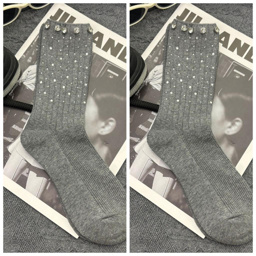 A Pair of Short Socks Accessories Socks Autumn and Winter New Personality Fashion Warm Rhinestone Decoration Socks